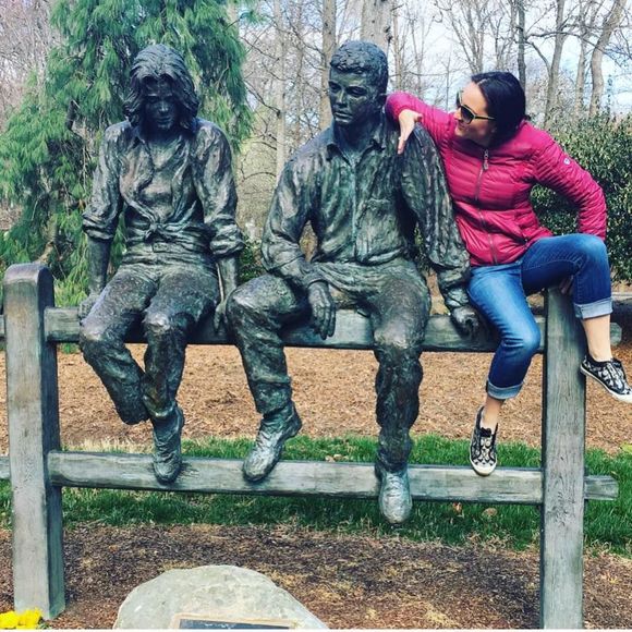 Meet your Posher, Jodee - Picture 2 of 3